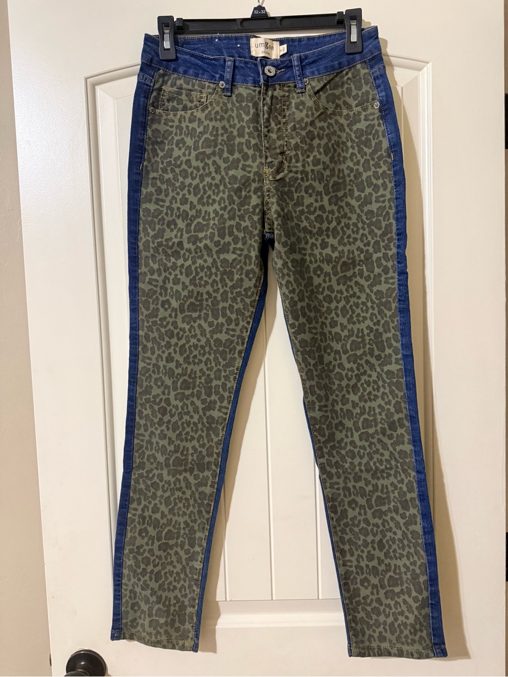 Umgee Skinny Jeans Olive Leopard Print in front and Blue Jean in back. NWOT